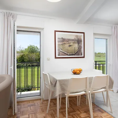 Countryside Manu Apartman *
